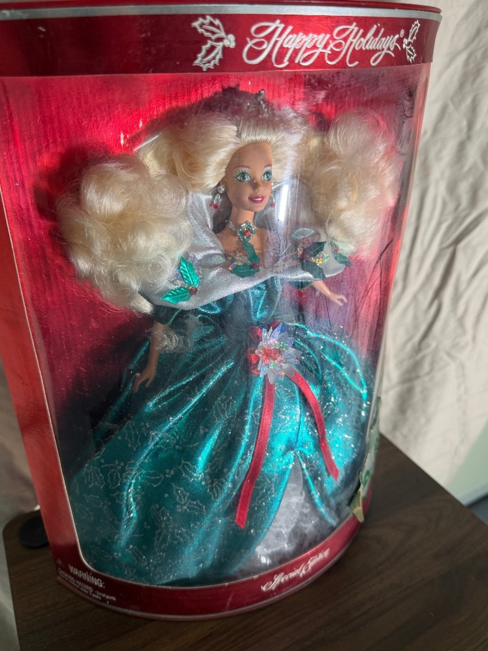 Vintage Happy Holidays Barbie (1995) – New in Box